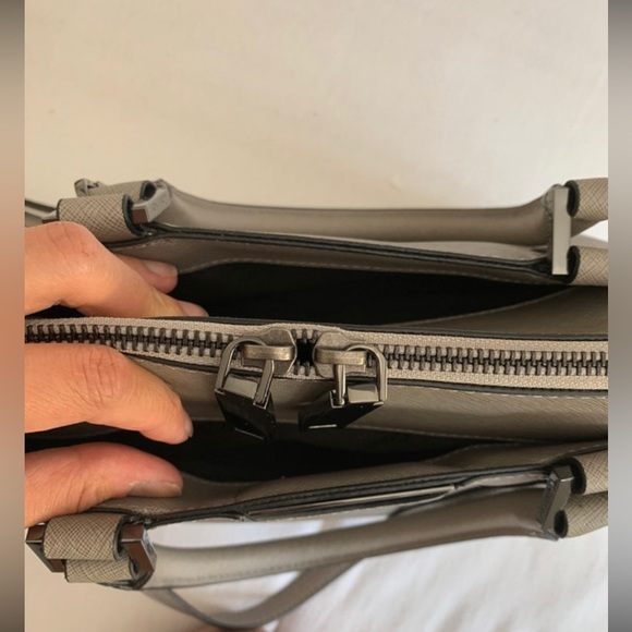 Beautiful Calvin Klein handbag— very lightly used and in like new condition - Picture 4 of 4